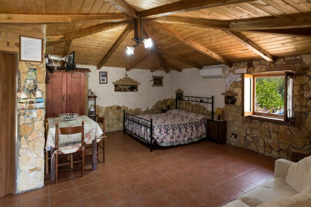 Le Capanne Di Villa Margherita Sonnino Экстерьер фото